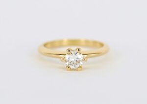 klassischer Solitär Verlobungsring mit Brillant in Krappenfassung von Goldschmiede Stephanie Berger